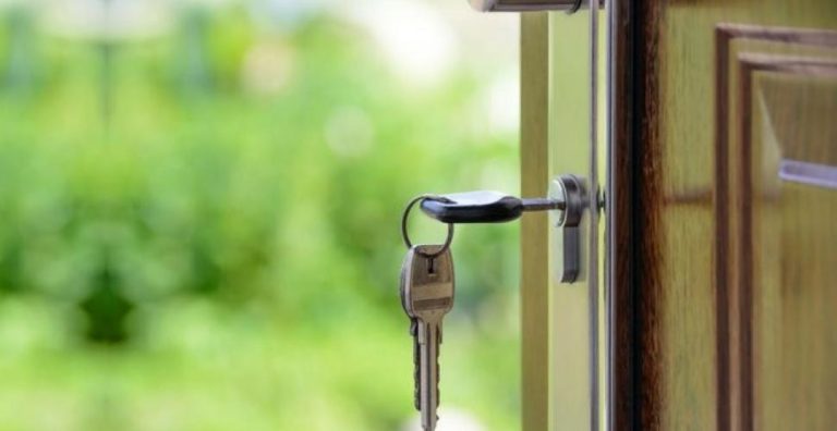 Comment remplacer une serrure de porte 3 points?